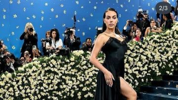 جورجينا رودريجيز تخطف الأنظار بفستان أسود قصير في أحدث ظهور لها على إنستجرام