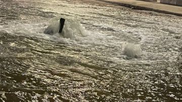 كسر في ماسورة مياه رئيسية بحدائق الأهرام.. وحي الهرم يتدخل لإصلاحها