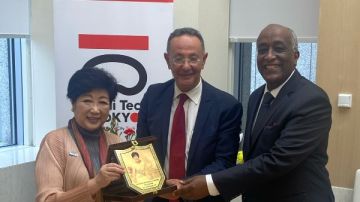 قبل الافتتاح.. أحمد غنيم يلتقي مسئولين يابانيين للترويج للمتحف المصري الكبير