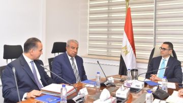 وزير الاستثمار يلتقي ممثلي تحالف صناعي دولي لبحث فرص التعاون بقطاع التكنولوجيا البيئية