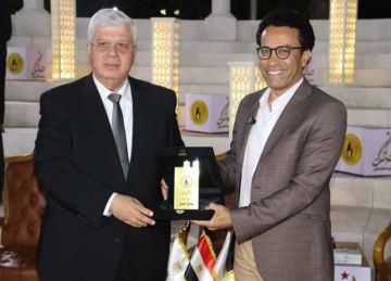 وزير التعليم العالي يكرم سامح حسين: الفن الهادف يصنع جيلا واعيا وزير التعليم العالي يكرم سامح حسين: الفن الهادف يصنع جيلا واعيا