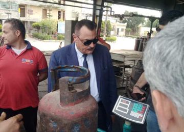 زيارة مفاجئة تكشف تلاعب مستودع غاز بدمياط في أوزان الأسطوانات