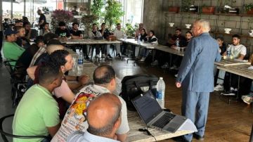 غرفة المنشآت والمطاعم السياحية تنظم دورة تدريبية لتطوير مهارات العاملين غرفة المنشآت والمطاعم السياحية تنظم دورة تدريبية لتطوير مهارات العاملين