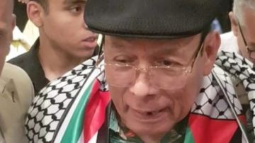 أحمد ماهر بالشال الفلسطيني في مهرجان العودة السينمائي في الأوبرا أحمد ماهر بالشال الفلسطيني في مهرجان العودة السينمائي في الأوبرا