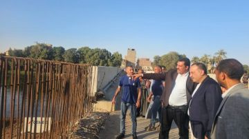 أسيوط.. تطوير مدخل قرية بني قرة ونقل موقف السرفيس لتخفيف الكثافات