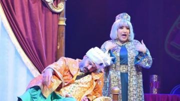 بدرية طلبة تشارك جمهورها كواليس مسرحية ألف تيتة وتيتة 