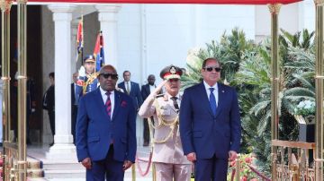 شاهد.. صور وفيديو استقبال الرئيس السيسي لرئيس جمهورية القمر المتحدة شاهد.. صور وفيديو استقبال الرئيس السيسي لرئيس جمهورية القمر المتحدة