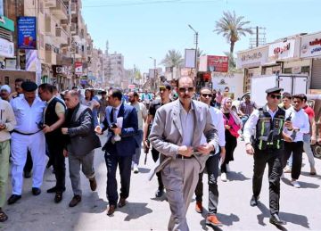 في جولة مفاجئة.. محافظ سوهاج يمهل رئيس مدينة جرجا شهرا لـ إعادة الانضباط وتحسين النظافة في جولة مفاجئة.. محافظ سوهاج يمهل رئيس مدينة جرجا شهرا لـ إعادة الانضباط وتحسين النظافة