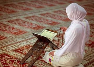 تجد مشقة في تطهير ثيابها.. هل يجوز للمرضع الجمع بين الصلوات؟ الإفتاء تجيب