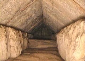  غرفة سرية في هرم خوفو ومصادر طاقة .. علماء آثار يكشفون حقيقة ما جاء في فيلم المشروع X 