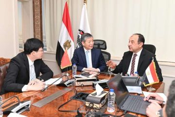 وزير قطاع الأعمال يستقبل السفير الصيني بالقاهرة لبحث تعزيز التعاون الاقتصادي والتجاري وزير قطاع الأعمال يستقبل السفير الصيني بالقاهرة لبحث تعزيز التعاون الاقتصادي والتجاري