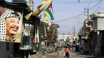 القصة كاملة.. لماذا تحتفظ الفصائل الفلسطينية بسلاحها في مخيمات لبنان؟