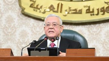 جبالي يحيل مشروعات قوانين انتخابات النواب والشيوخ وتقسيم الدوائر للجنة التشريعية جبالي يحيل مشروعات قوانين انتخابات النواب والشيوخ وتقسيم الدوائر للجنة التشريعية