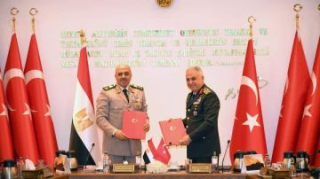 رئيس الأركان يعود إلى مصر بعد إنتهاء زيارته الرسمية لتركيا