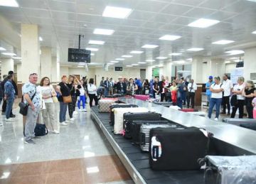 محافظ مطروح بستقبل أولى رحلات الشارتر من دولة التشيك