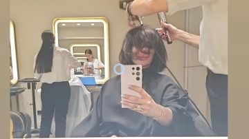 نيو لوك مختلف.. منى زكي تفاجي جمهورها بقص شعرها نيو لوك مختلف.. منى زكي تفاجي جمهورها بقص شعرها