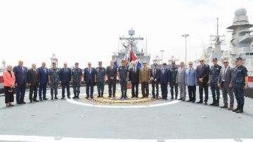 القوات البحرية تستقبل وفدا من أعضاء المحكمة الدستورية العليا القوات البحرية تستقبل وفدا من أعضاء المحكمة الدستورية العليا