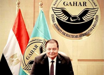 رئيس جامعة القاهرة يهنئ الدكتور أحمد طه بفوزه بجائزة الطبيب العربي لعام 2025 رئيس جامعة القاهرة يهنئ الدكتور أحمد طه بفوزه بجائزة الطبيب العربي لعام 2025