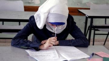 مفرد الأخلاق وجمع قطيع ..أسئلة محيرة بإمتحان عربي الدبلومات الفنية اليوم مفرد الأخلاق وجمع قطيع ..أسئلة محيرة بإمتحان عربي الدبلومات الفنية اليوم