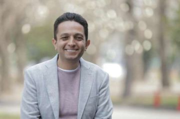 أحمد فايق يستعرض تجربتين نفسيتين تكشفان سلوك الإنسان.. الغوريلا و المارشميلو 