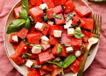  لماذا الجبن مع البطيخ؟ .. العلم يكشف سر هذا الثنائي المدهش لعشاقه