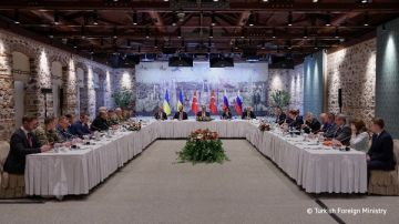 مفاوضات إسطنبول.. الوفدان الروسي والأوكراني يتواصلان باللغة الروسية مفاوضات إسطنبول.. الوفدان الروسي والأوكراني يتواصلان باللغة الروسية