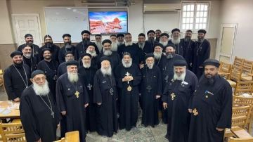 بحضور الأنبا رافائيل .. اجتماع مجمع كهنة وسط القاهرة