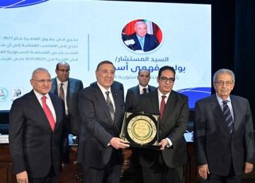 جامعة القاهرة تكرم رئيس المحكمة الدستورية العليا تقديرا لمسيرته القضائية