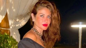 فستان البحر .. هيدي كرم تخطف الأنظار بجمالها