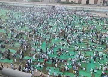 أهالي القليوبية يؤدون صلاة العيد بساحات وملاعب مراكز الشباب (صور) أهالي القليوبية يؤدون صلاة العيد بساحات وملاعب مراكز الشباب (صور)