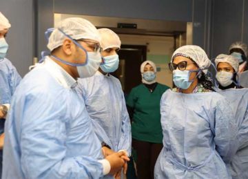 السيدة الأولى لدولة جامبيا تزور مستشفى الأورمان لعلاج الأورام بالمجان بالأقصر