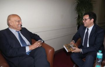 وزير الثقافة يستقبل السير مجدي يعقوب قبيل احتفالية تكريمه والإعلان عن تفاصيل تمثال طبيب القلوب وزير الثقافة يستقبل السير مجدي يعقوب قبيل احتفالية تكريمه والإعلان عن تفاصيل تمثال طبيب القلوب