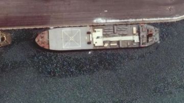 الدفاعات الجوية الإيرانية تتصدى للغارات الجوية الإسرائيلية في بندر عباس الدفاعات الجوية الإيرانية تتصدى للغارات الجوية الإسرائيلية في بندر عباس