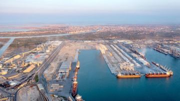 النقل تواصل تنفيذ البنية الفوقية لمحطة تحيا مصر 1 بميناء دمياط النقل تواصل تنفيذ البنية الفوقية لمحطة تحيا مصر 1 بميناء دمياط