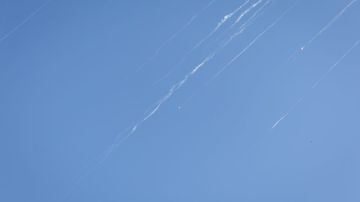 صواريخ إيران تضرب شركة كهرباء الاحتلال.. و5 طائرات تعجز عن الهبوط في مطار بن جوريون صواريخ إيران تضرب شركة كهرباء الاحتلال.. و5 طائرات تعجز عن الهبوط في مطار بن جوريون