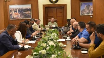 محافظ بورسعيد يبحث الفرص الاستثمارية الخدمية والسياحية مع وفد من المستثمرين محافظ بورسعيد يبحث الفرص الاستثمارية الخدمية والسياحية مع وفد من المستثمرين