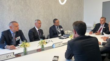 معرض باريس.. مصر للطيران تدرس عروضا مع شركات تأجير الطائرات وأخرى لأجهزة المحاكاة