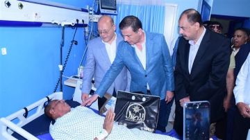 وزير الزراعة يزور مسؤول حماية الأراضي المصاب في سوهاج ويعلن ترقيته ومكافأته