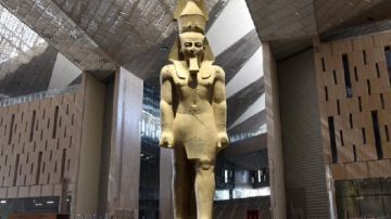 بعد قرار تأجيل افتتاحه.. رحلة تمثال رمسيس الثاني حتى وصوله إلى المتحف المصري الكبير