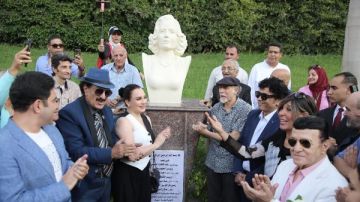 رئيس الأوبرا يزيح الستار عن تمثالي أسمهان وفريد الأطرش .. اعرف التفاصيل