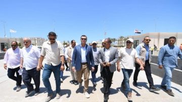 وزير الإسكان يتفقد كوبري C19 والمدينة التراثية والمنطقة الشاطئية بالعلمين الجديدة وزير الإسكان يتفقد كوبري C19 والمدينة التراثية والمنطقة الشاطئية بالعلمين الجديدة