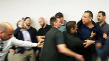 اعتقال سيناتور أمريكي حاول اقتحام مؤتمر وزيرة الأمن الأمريكية