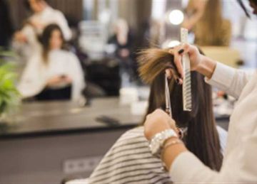 البحث عن فرحة تلاشت في الكوافير .. كيف غير التضخم طقوس احتفالات النساء بليلة العيد؟