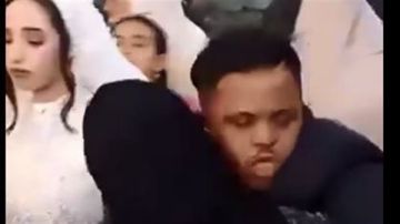 عريس متلازمة داون.. تفاصيل حجز الوالدين بتهمة زواج قاصر