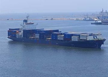 أولى رحلات الخط الملاحي التايواني.. وصول سفينتين عملاقتين للحاويات ميناء الإسكندرية (صور) أولى رحلات الخط الملاحي التايواني.. وصول سفينتين عملاقتين للحاويات ميناء الإسكندرية (صور)