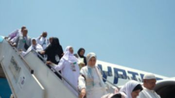 استقبال آخر الأفواج من ضيوف الرحمن بمطار القاهرة.. صور