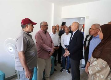 بعد تسكينهم في وحدات بديلة.. محافظ القاهرة يزور 4 أسر متضررة جراء انهيار عقاري حدائق القبة