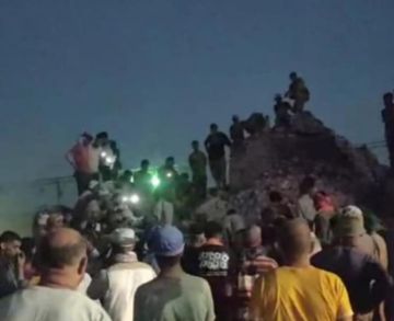 مصرع وإصابة 6 عمال في انهيار مدخنة مصنع طوب بالصف.. النيابة تشكل لجنة هندسية وتصدر قرارا بضبط المالك