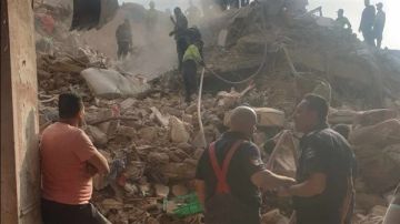 8 ساعات من البحث.. جهود مستمرة لانتشال الضحايا من تحت أنقاض عقار السيدة زينب