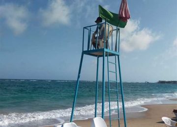 الرايات حمراء.. منع النزول بجميع شواطئ العجمي والقطاع الغربي بالإسكندرية الرايات حمراء.. منع النزول بجميع شواطئ العجمي والقطاع الغربي بالإسكندرية